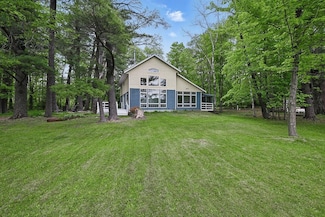 822 County Road T S, Amherst Junction, WI 54407