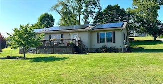 180 Railroad St, Saint Petersburg, PA 16054