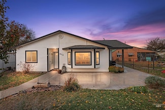 412 W Oregon Ave, Homedale, ID 83628
