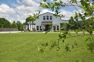 136 Pepper Rd, Taft, TN 38488