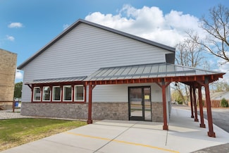717 W Main St, Watertown, WI 53094