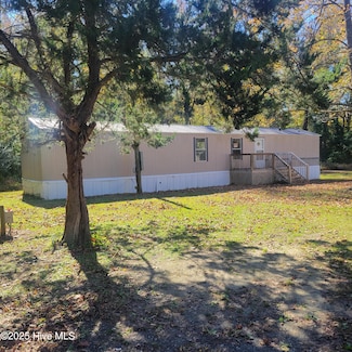 78 Peterson Hill Ave, Burgaw, NC 28425