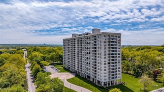 One Bratenahl Place Blvd Unit 908, Bratenahl, OH 44108
