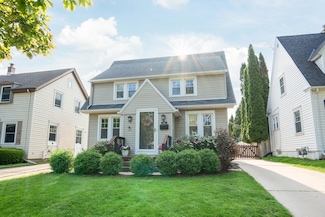 5912 N Kent Ave, Milwaukee, WI 53217