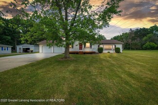 1002 Pine St, Dewitt, MI 48820