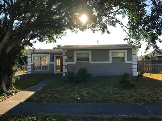 2260 NW 2nd St, Boynton Beach, FL 33435