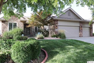17124 Sherwood Ave, Omaha, NE 68116