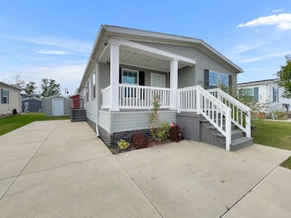 6249 Imperial Dr, Fenton, MI 48430