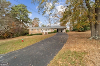 201 Crestmont Dr, Calhoun, GA 30701