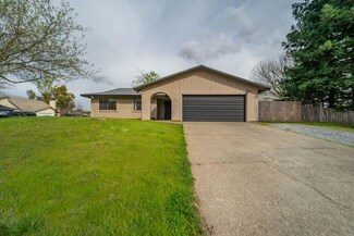 1720 Hawthorne Ct, Redding, CA 96002