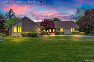 836 Boutell Dr, Grand Blanc, MI 48439