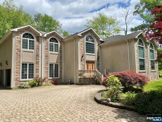 35 Waughaw Rd, Towaco, NJ 07082