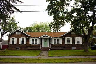 32 Dyer St, Skowhegan, ME 04976