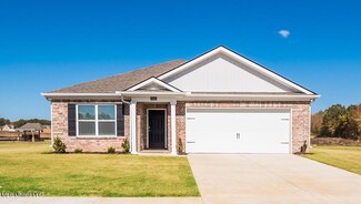 5392 Willow Oak Dr, Horn Lake, MS 38637