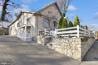 2022 S Monroe St, Arlington, VA 22204