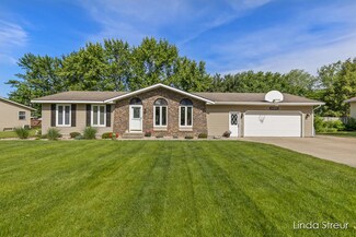 10991 Campanel Dr, Zeeland, MI 49464