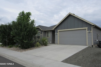 107 Palisade St, Moxee, WA 98936