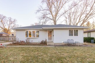 1317 Hawthorne Dr, Cedar Falls, IA 50613