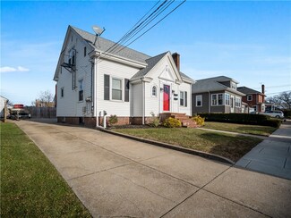 15 Hemalin Rd, Cranston, RI 02910