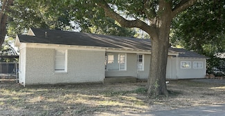 704 Scurlock St, Grandview, TX 76050