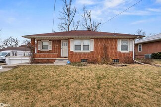 208 W 13th St, Tama, IA 52339