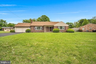 1820 Ridgeview Dr, Carlisle, PA 17013
