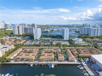 2861 NE 185th St Unit 305, Miami, FL 33180