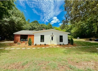 123 Riverside Dr, Mount Holly, NC 28120
