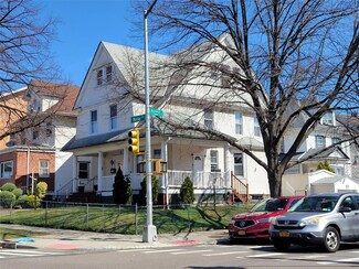 39-25 Murray St, Flushing, NY 11354