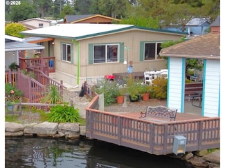 1765 Shorepines Dr, Coos Bay, OR 97420
