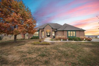 30729 Deer Trail Dr, New Hartford, IA 50660