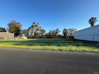 311 E 4th St, Hanford, CA 93230