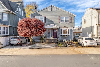 35 Kent Ave, Bridgeport, CT 06610