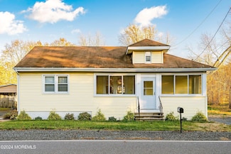 17 Conover St, Englishtown, NJ 07726