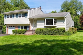 108 Cortlandt Rd, Mahopac, NY 10541
