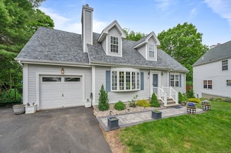 21 Lakeview Dr, Branford, CT 06405