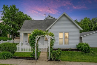 107 W Penn St, Williamsburg, IA 52361