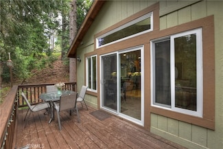 23776 Lakeview Dr, Crestline, CA 92325