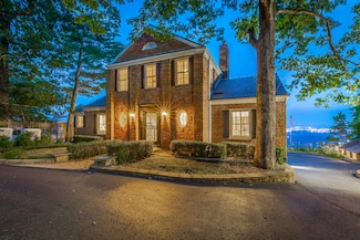 208 S Palisades Dr, Signal Mountain, TN 37377