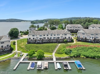 6 Catamaran Ct, Mount Arlington, NJ 07856