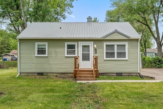 228 Oak St, Crown Point, IN 46307