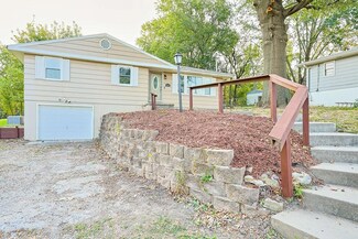 3841 Maplewood Dr, Saint Joseph, MO 64506