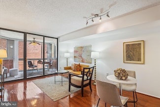 1001 N Vermont St Unit 812, Arlington, VA 22201