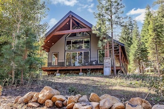 1 Caribou Pkwy, Cascade, ID 83611