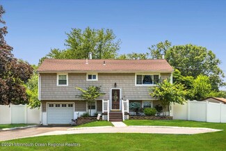 18 Kensington Dr, Howell, NJ 07731