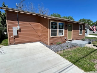 416 Elley St, Seguin, TX 78155