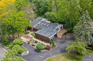 4355 Middleton Dr, Bloomfield Hills, MI 48302