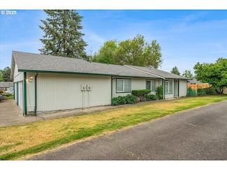 911 Charles St, Newberg, OR 97132
