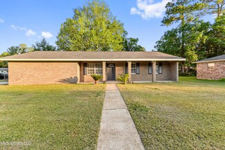1517 Riverside Dr, Gautier, MS 39553