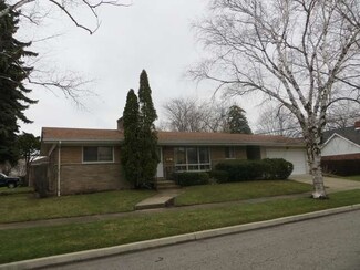 2201 N Jackson St, Waukegan, IL 60087